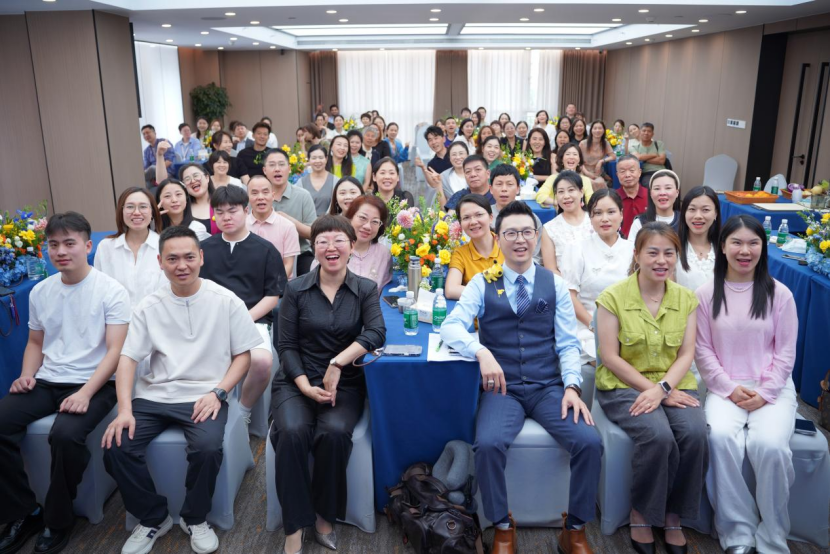 御见品牌升级发布暨果蔬搭档品牌发布会在蓉举行 双品牌战略锚定健康饮品新蓝海 新闻配图